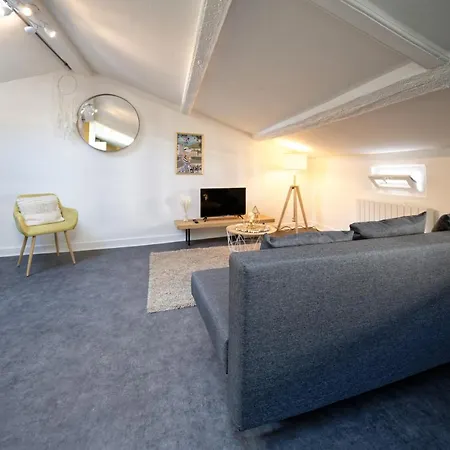 #studio La Ruche#mansarde/ Hyper-centre/face Au Tram *