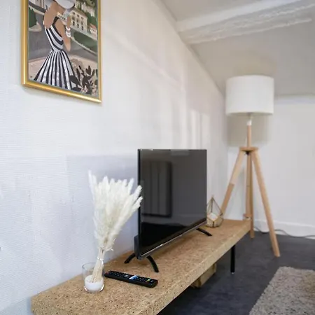#studio La Ruche#mansarde/ Hyper-centre/face Au Tram