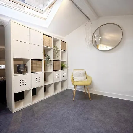 #studio La Ruche#mansarde/ Hyper-centre/face Au Tram شقة *