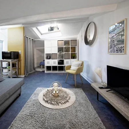 #studio La Ruche#mansarde/ Hyper-centre/face Au Tram شقة *